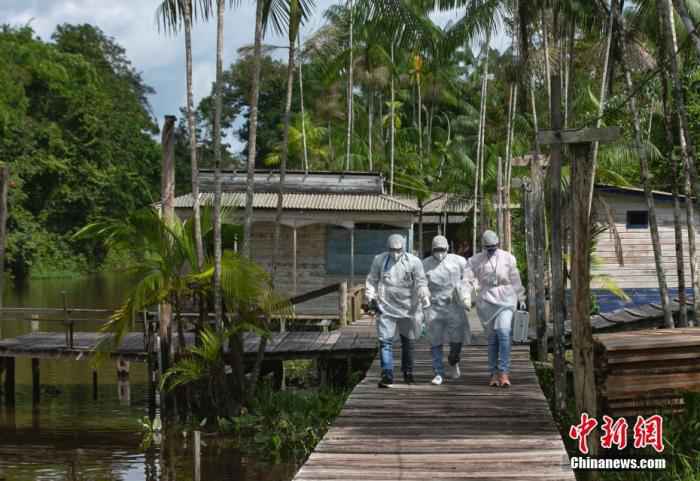 巴西疫情持续恶化,图为该国的医务工作人员。 全球新冠累计确诊超580万 美国监狱感染情况恶化