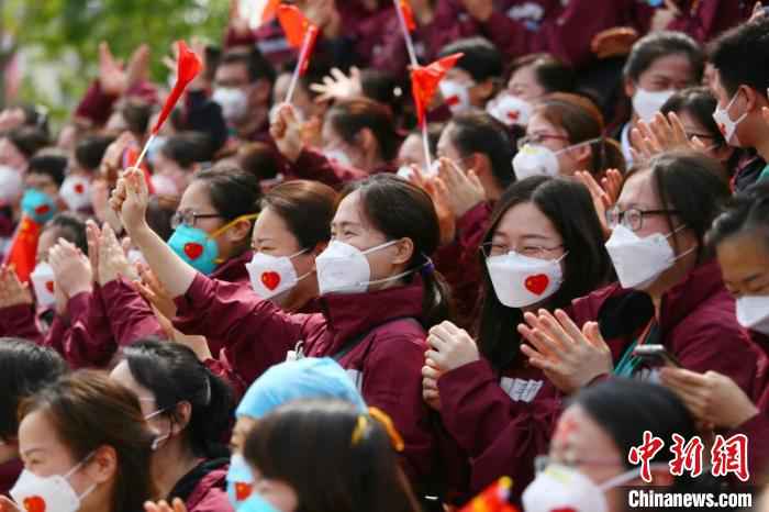  中日友好医院援鄂医疗队返程 被授“同济医院职工”